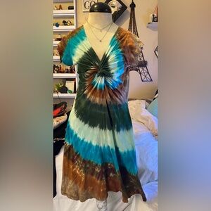 Tie-Dye colorful dress with flattering flow. No name tag.
